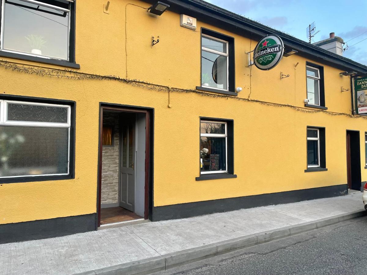 Danny'S Bar Restaurant & Accommodation Broadford  Экстерьер фото
