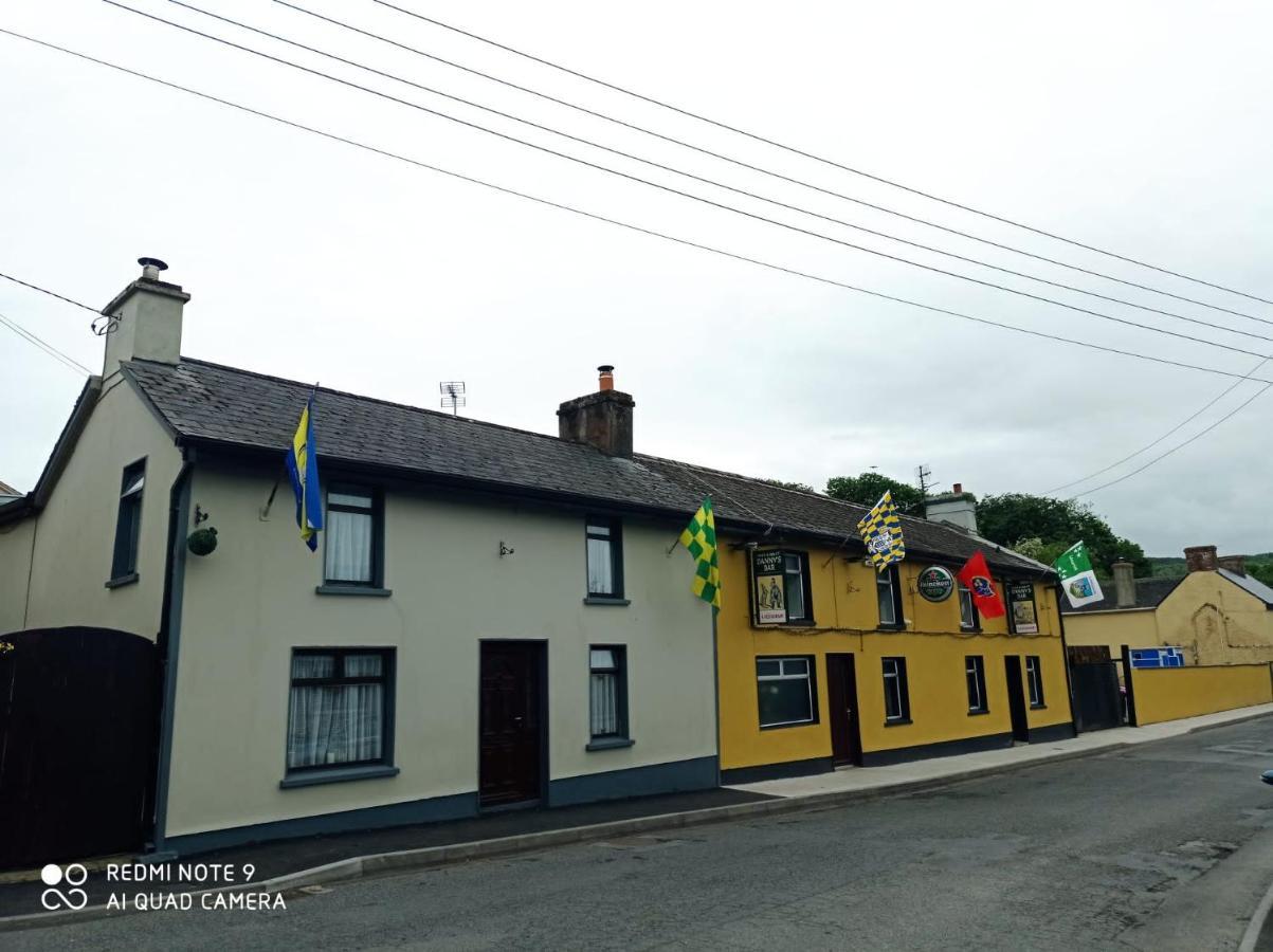 Danny'S Bar Restaurant & Accommodation Broadford  Экстерьер фото
